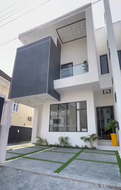 LUXURY 4 BEDROOM FULLY DETACHED DUPLEX
